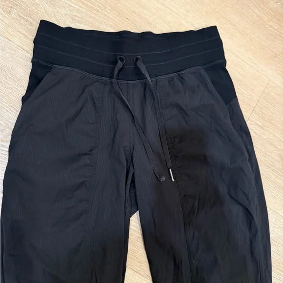 Lululemon athletica Dance Studio Midrise Jogger | Black Knight | Size 4 - Picture 10 of 13